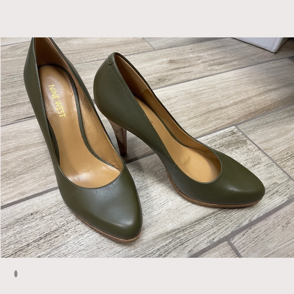 Nine West Army Green Pumps 7M